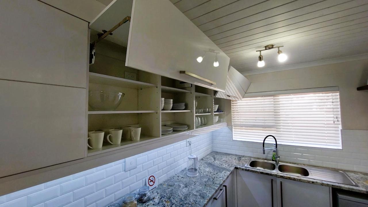 Nautilus 2 Bedroom Self-Catering Apartment Swakopmund Bagian luar foto