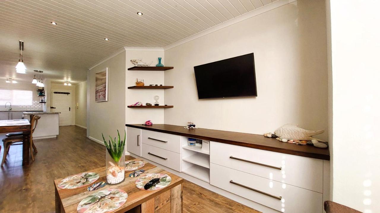 Nautilus 2 Bedroom Self-Catering Apartment Swakopmund Bagian luar foto